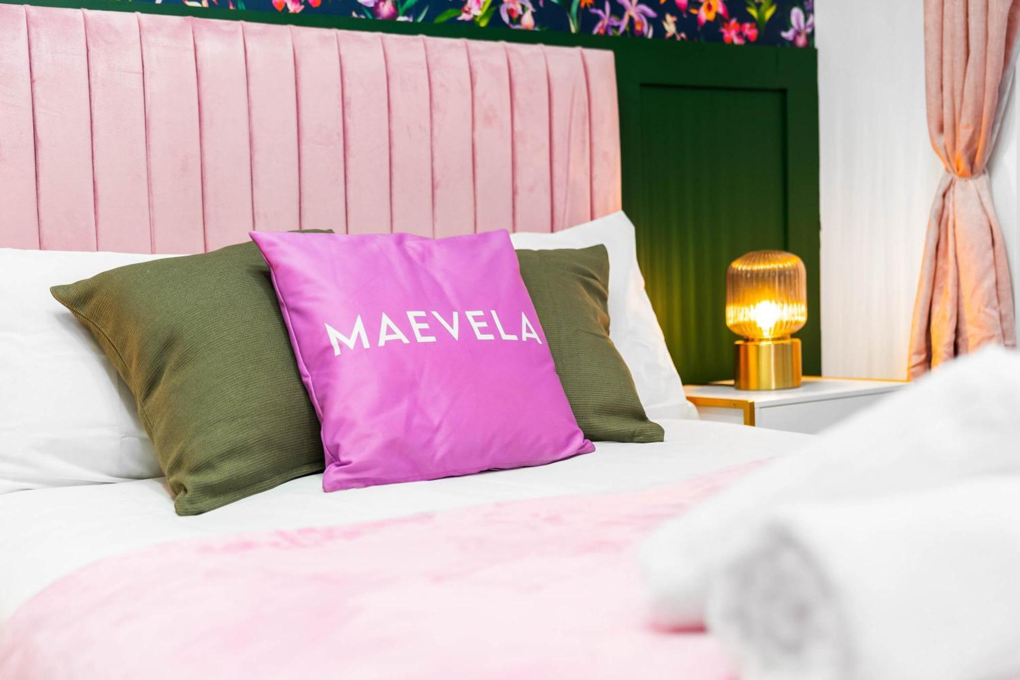 Stylish Manchester 4 Bed House W/Garden ✘ Sleeps 9 - Salford ☆ Free Parking → Smart Tvs In Every Bedroom ☆ Free Netflix & Ultra Fast Wifi ✪ 6 Min To City Centre, Close To Trafford Centre, Etihad Stadium, Manchester Arena, Clubs & More! Exterior foto